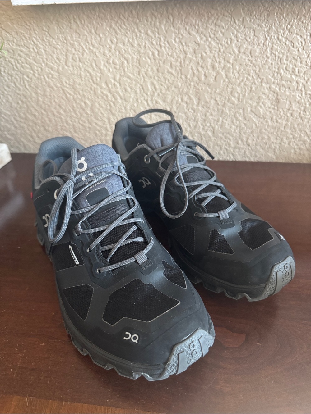 On Running Black and Gray Trail Running Shoes sz 7.5 - Picture 2 of 6